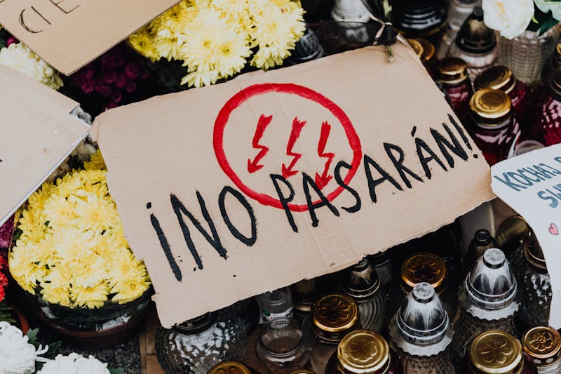 Bouquet hommage souvenir fleurs blanches